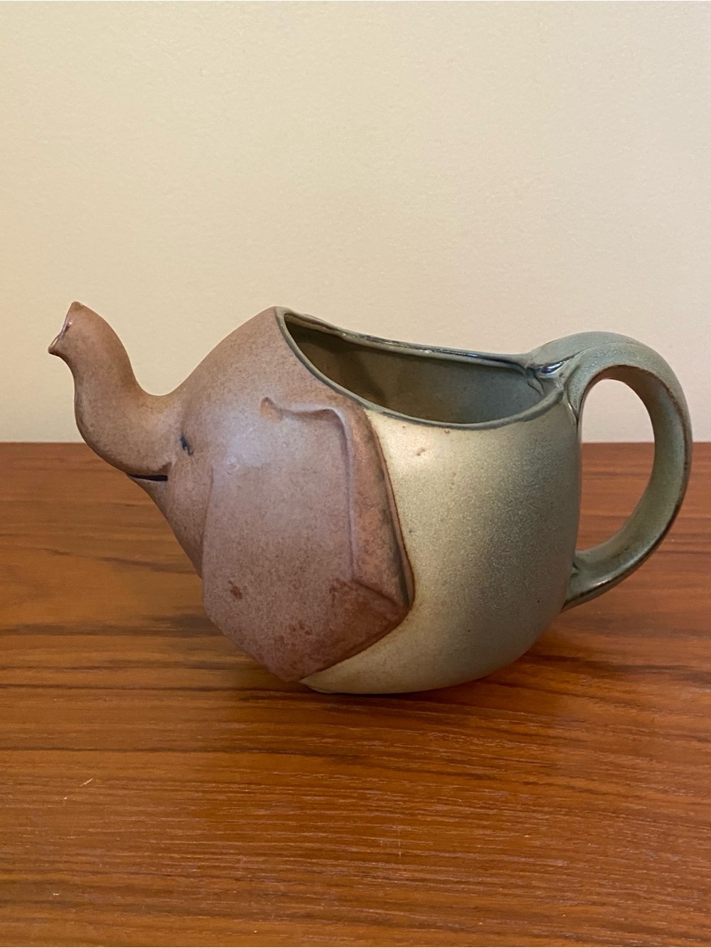 🍀VTG UCTCI Ceramic Stoneware ELEPHANT Creamer